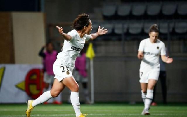 曼城女足三连冠伟业,男足王朝何时终结